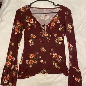 Cute floral top!